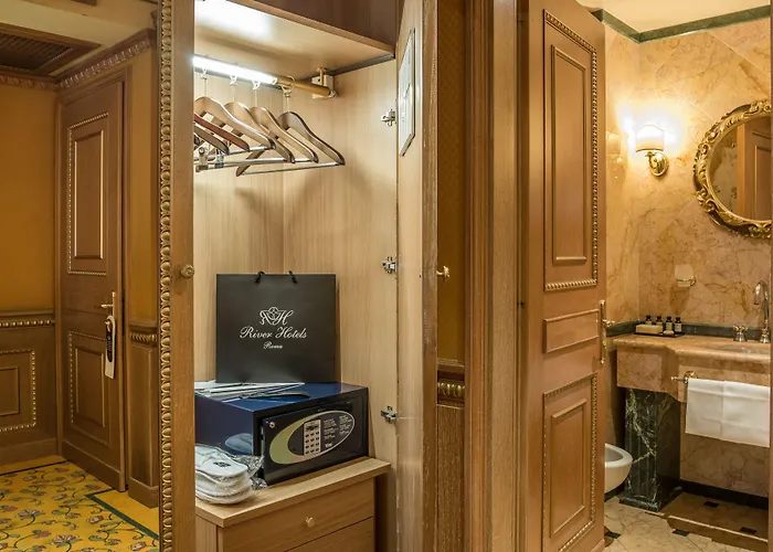 Hotel River Palace 4*