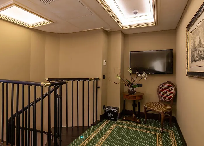 River Palace 4*